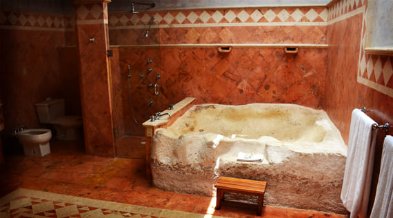 stone-jacuzzi
