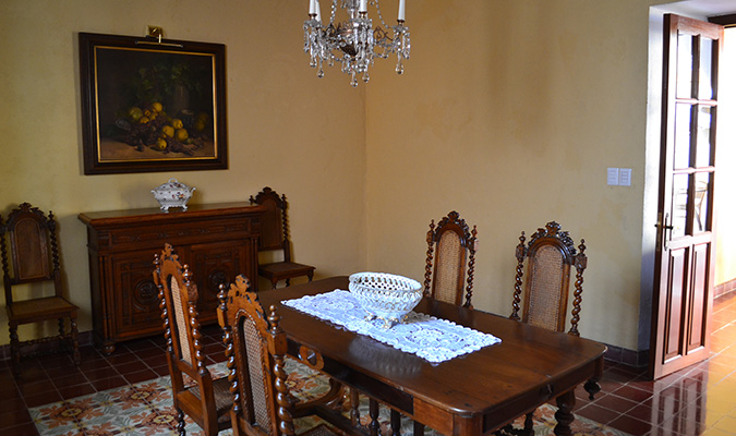 casa don gustavo table