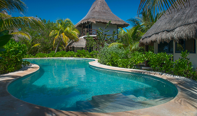 las nubes pool interior