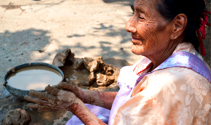 black pottery tour in oaxaca