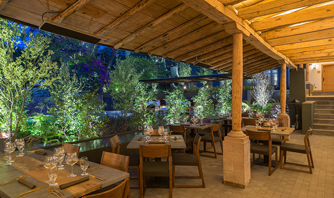 Casa Rodavento dining outdoors