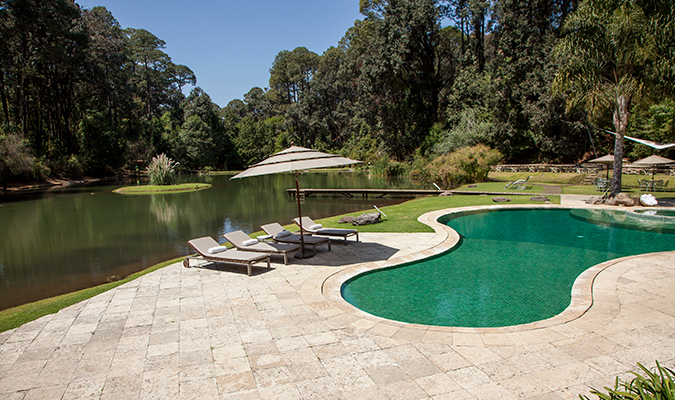 hotel rodavento pool lake