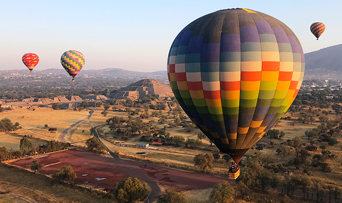 hot airballon ride teotihuacan