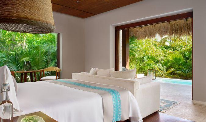 chable_maroma_jungle_pool_villa_king_size_bed