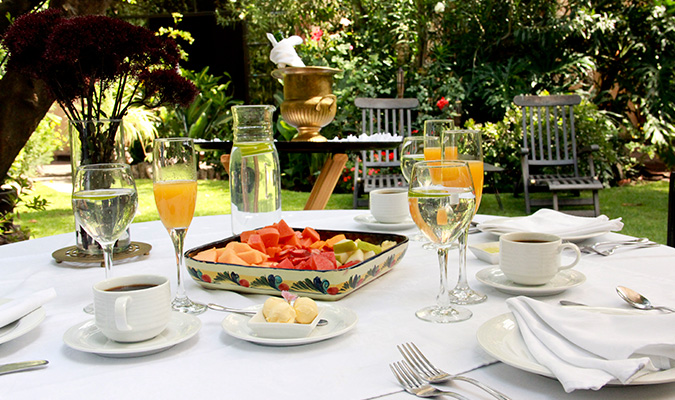 villa ganz outdoor breakfast