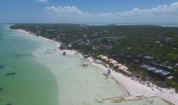 nomade holbox drone beach