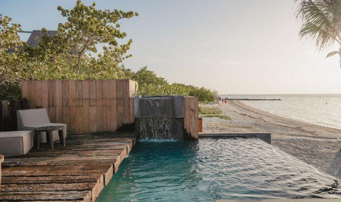 nomade holbox infinity pool;
