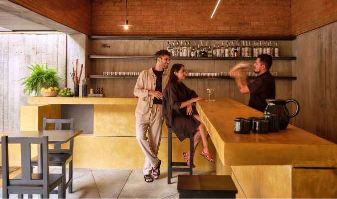 otro oaxaca couple drinking in bar