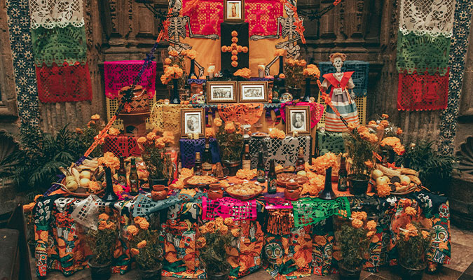 Tradicional Altar Mexico Day of the Dead