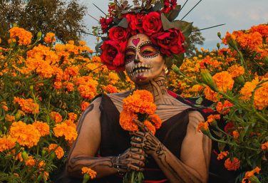 Women day of the dead with flowers