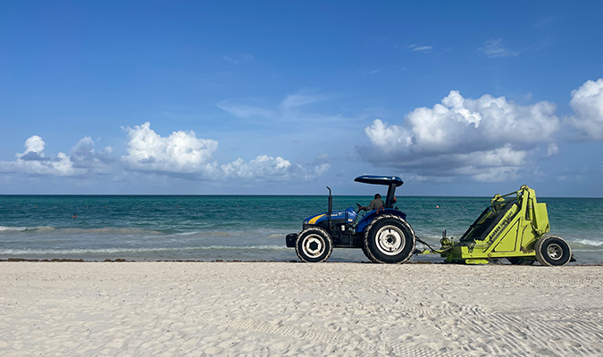 maroma-beach-sargassum-seaweed-cancun