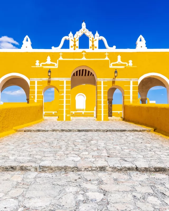 Get ready for the perfect mix of chill and thrill in one day! Start in #Izamal, strolling through vibrant yellow streets and soaking in the grandeur of a 16th-century monastery. ✨ 

Then, switch gears and dive into the action!  Immerse yourself in crystal-clear waters, with a heart-pumping 18-meter plunge to finish it off. 💦

And that’s just one of our amazing signature experiences for 2025. Be sure to check out our Instagram Highlights and discover even more unforgettable adventures waiting for you.